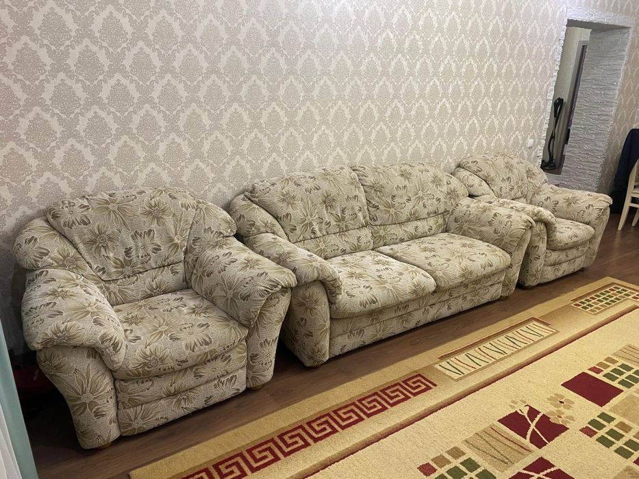 Продам белорусский диван с креслами