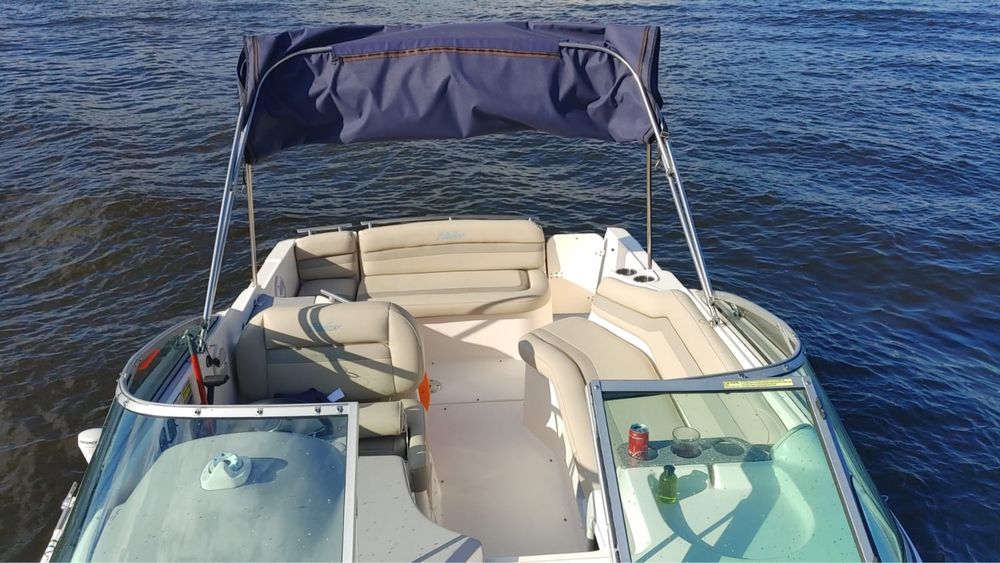 Barcă Rinker Fiesta 300CP | Motor Volvo Penta 5.0