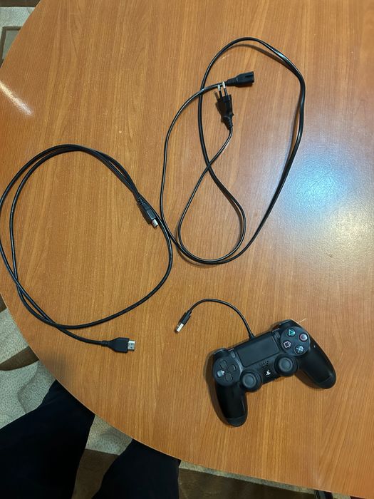 PlayStation 4 Standard 500 GB (negociabil)