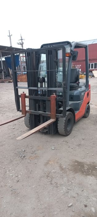 Вилочный погрузчик 2010год кара