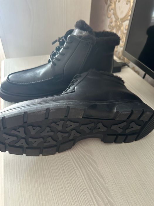 Продаю кожаную мужскую обувь