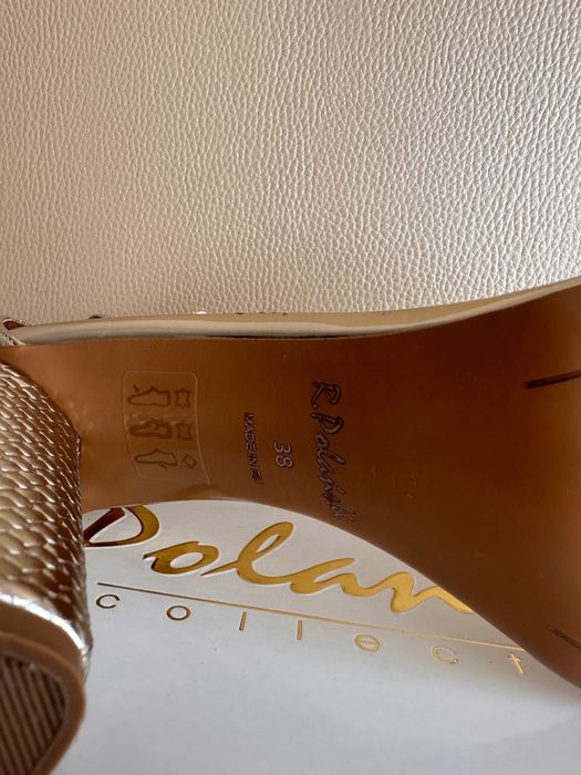 Златни сандали R. Polanski