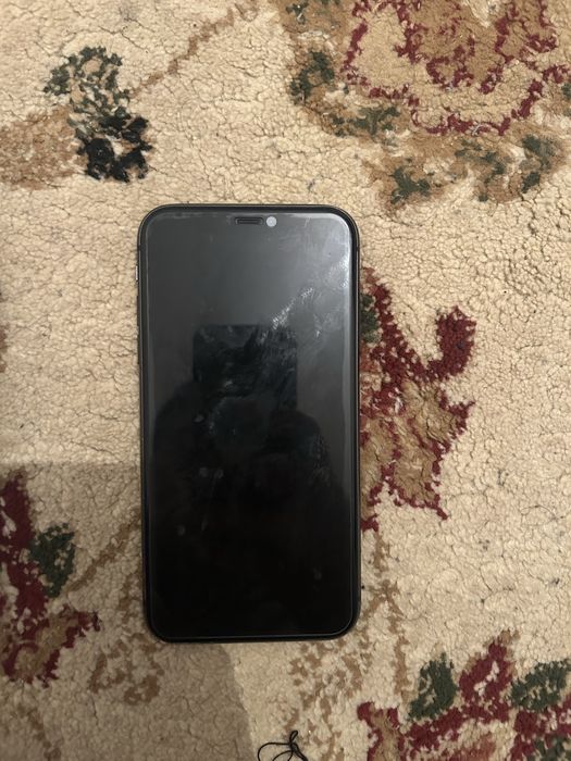 IPhone 11.                        O