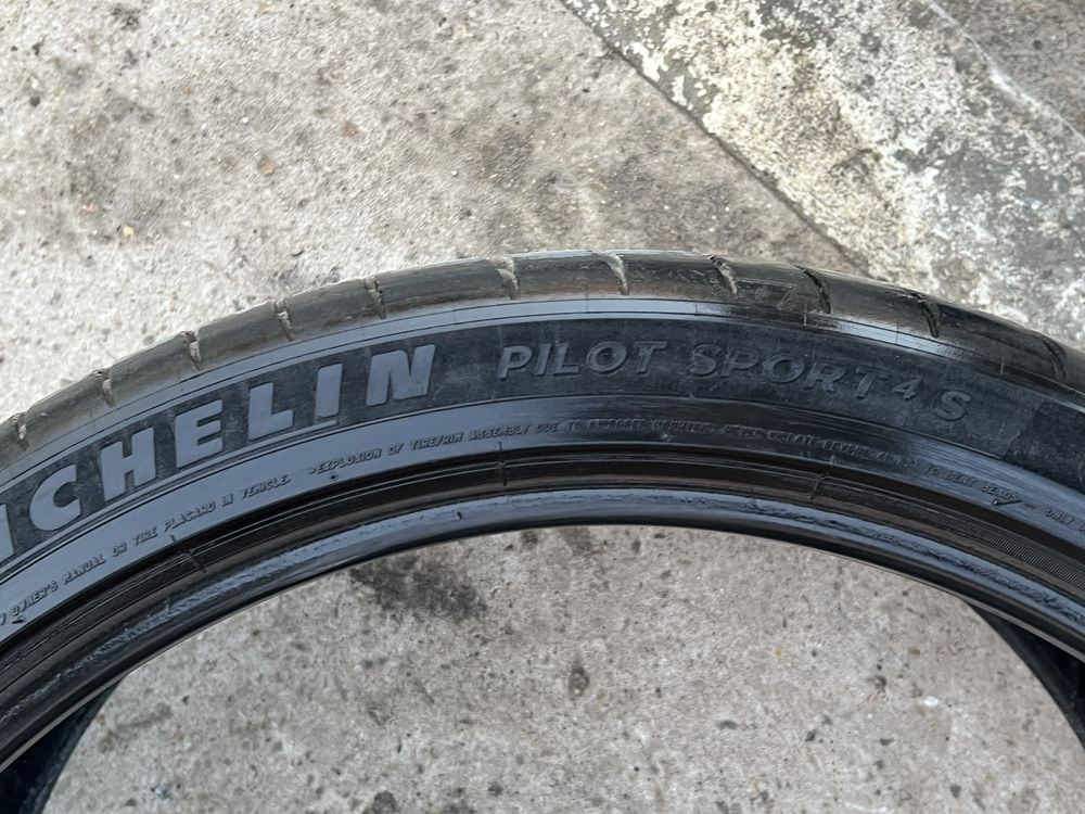 Michelin pilot sport 4s  265 35 21