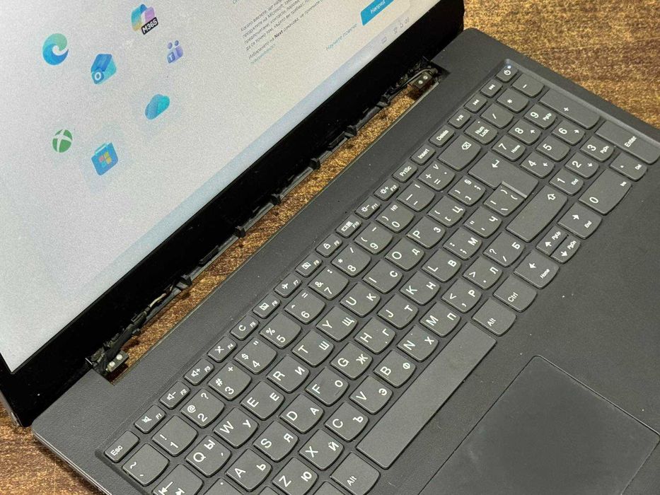 Лаптоп Lenovo v155-15API