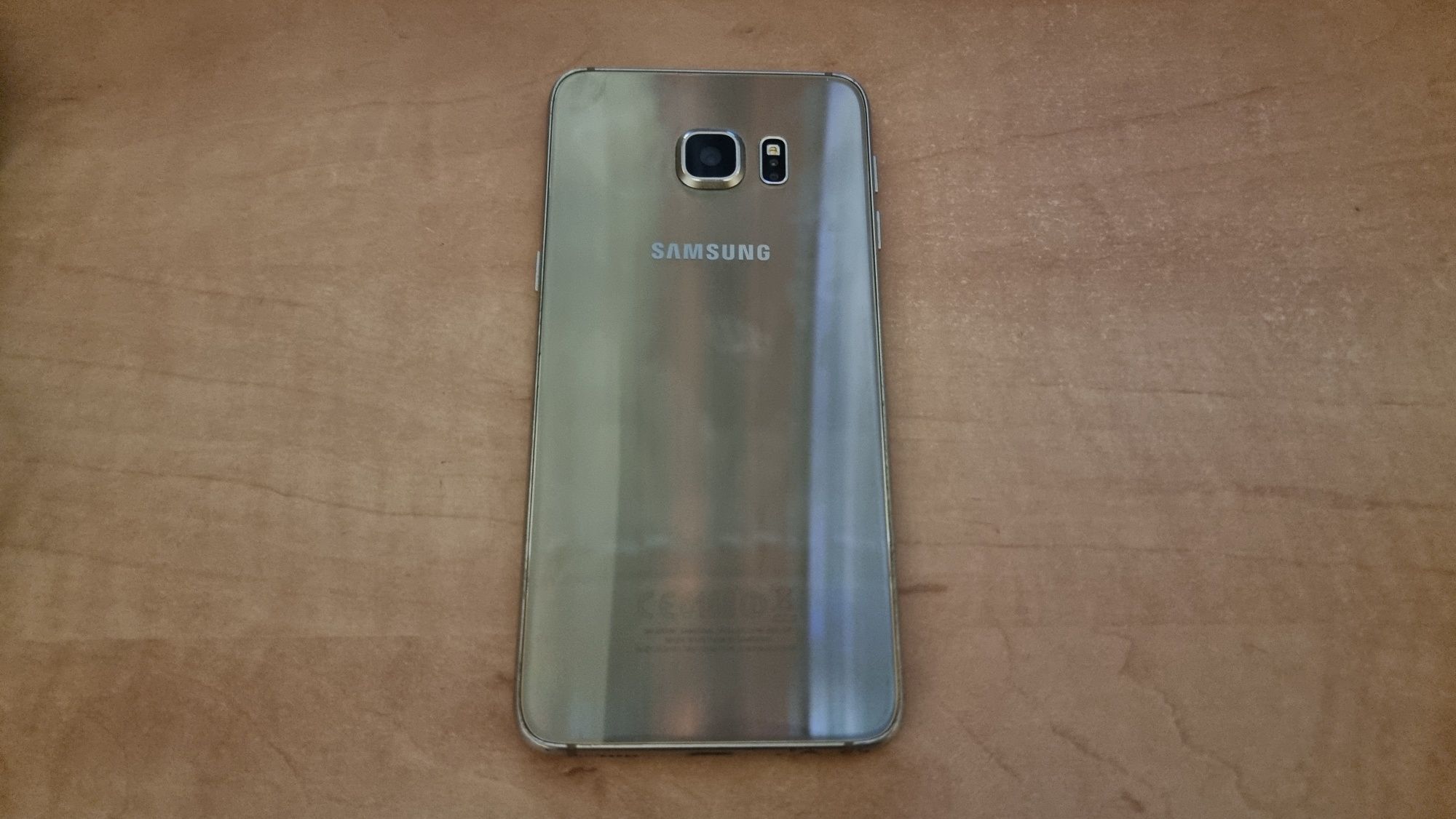 Vând sau schimb Samsung S6 Edge Plus Gold 32GB, În Stare Foarte Bună