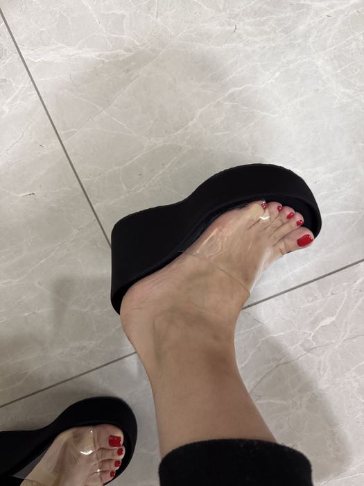 Продам новые босоножки