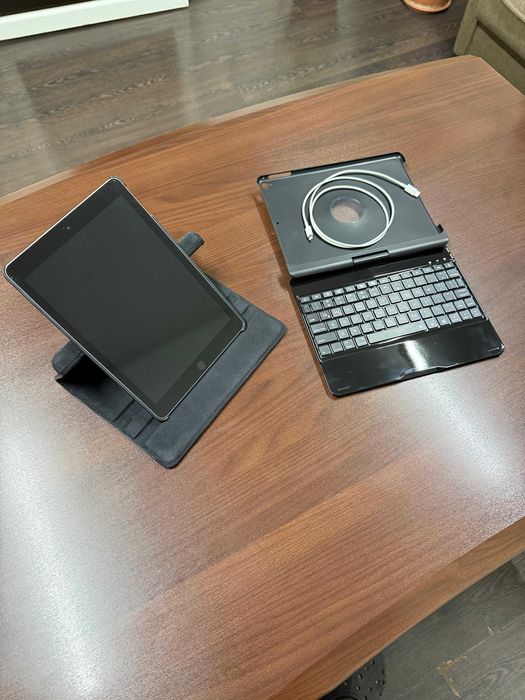 Tableta iPad 6th generation 2018 32GB model MR7F2HC/A negru