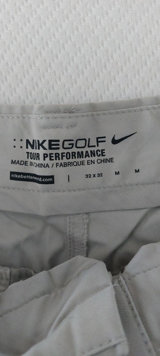 Къси дамски панталони NIKE.