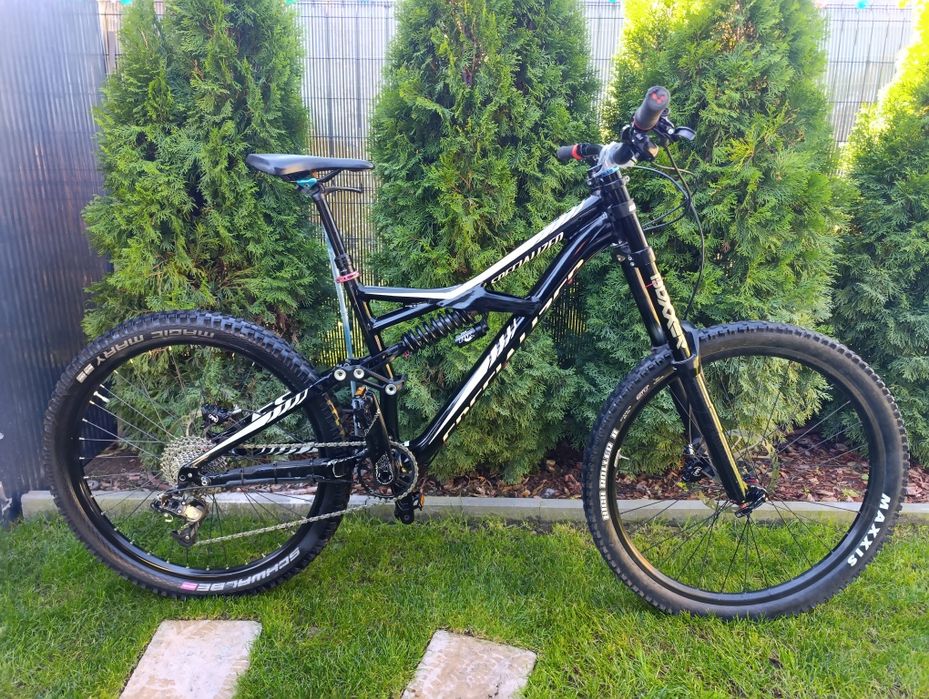 Планински велосипед Мекица SPECIALIZED ENDURO за скачане. 27,5/M.