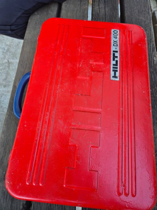 Пистолет за пирони HILTI DX 400