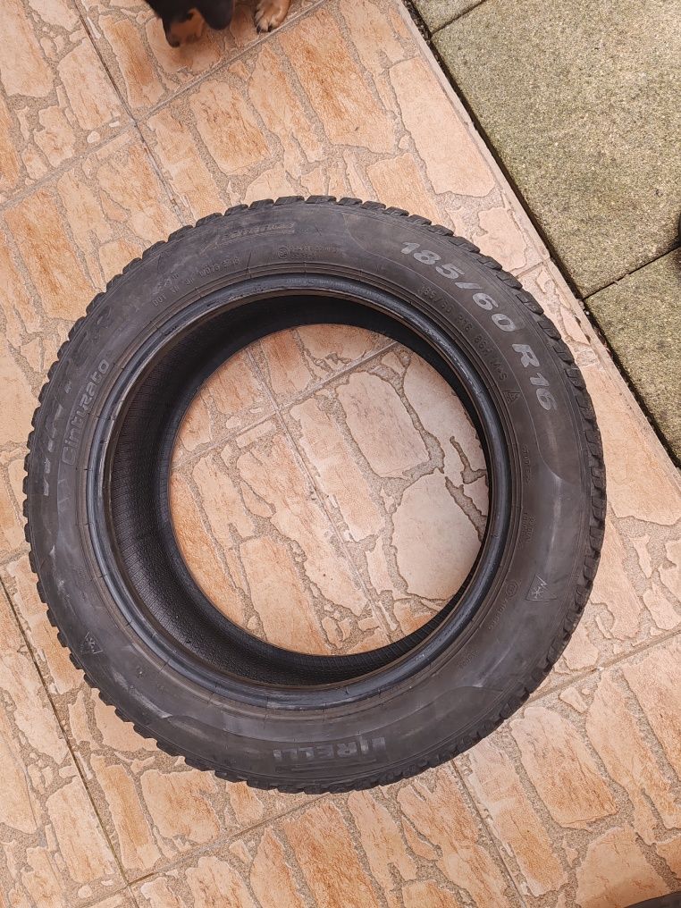 Vând cauciucuri 185/60/16 M+S set complet//Pirelli// 7mm
