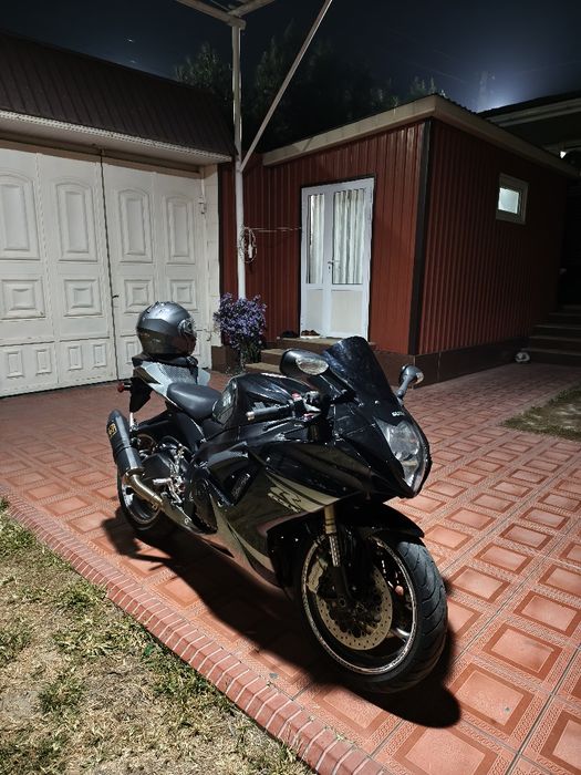 Suzuki gxr 750 holat ideal 5100$