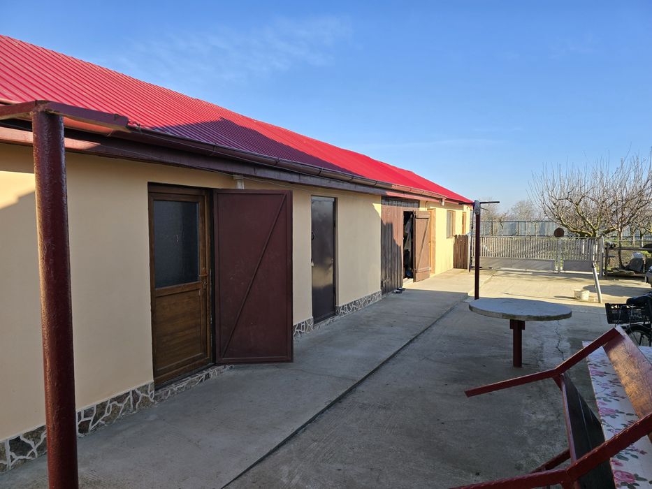 Casă de vânzare sau schimb cu apartament 2 camere