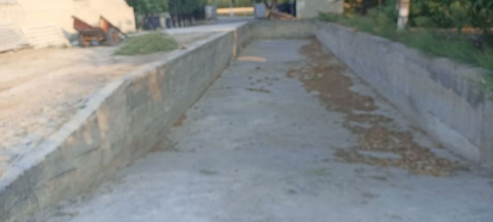 Biznes uchun bino katta maydonli