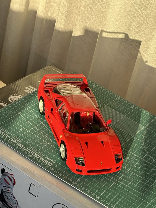 Macheta 1:18 Ferrari F40 Hotwheels, nu Kyosho, Autoart, Gt spirit.