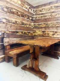 Деревянный стол и лавочки