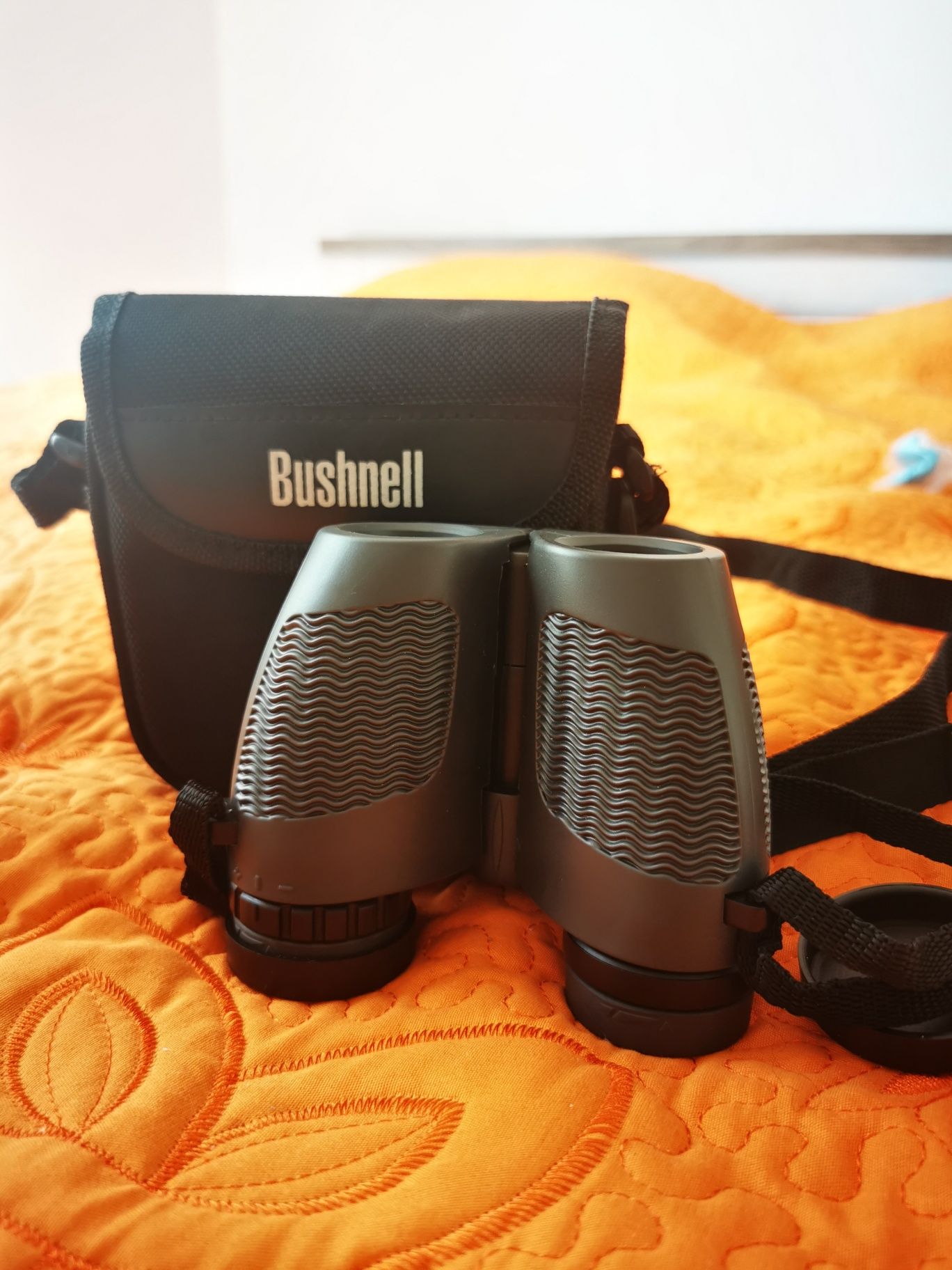 Binoclu Bushnell 10x26 H2O Waterproof