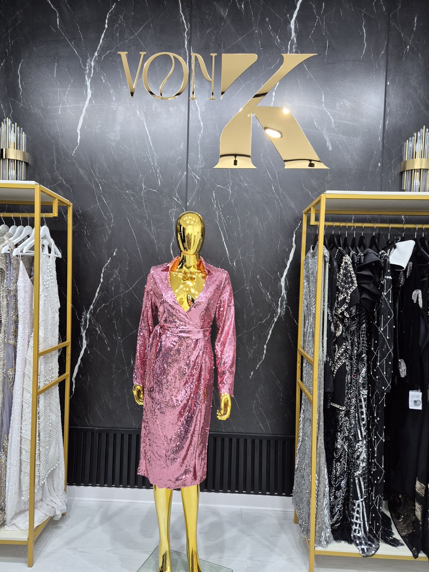 Rochie roz midi cu paiete Boohoo