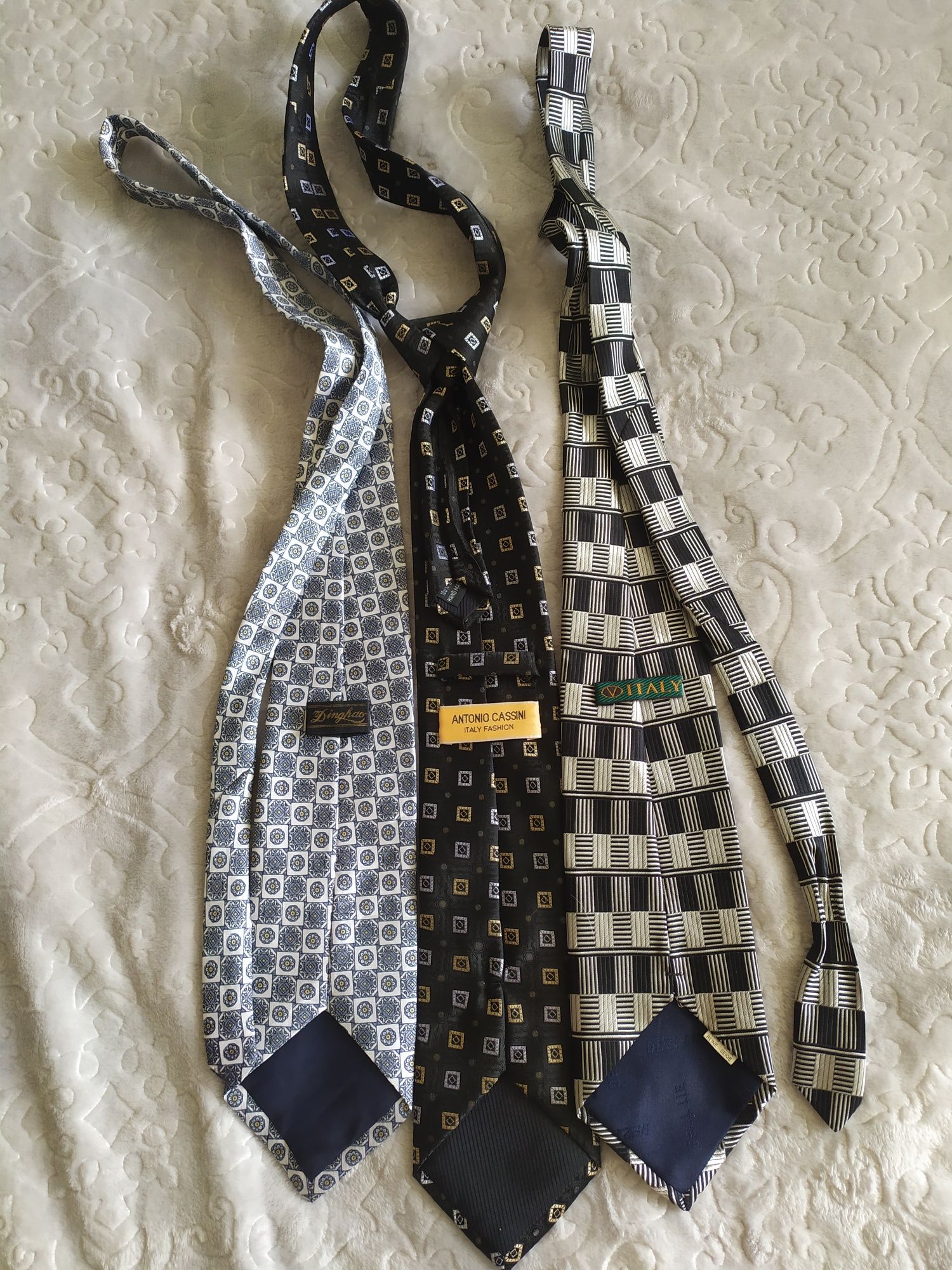 Продам галстуки мужские , шелковые