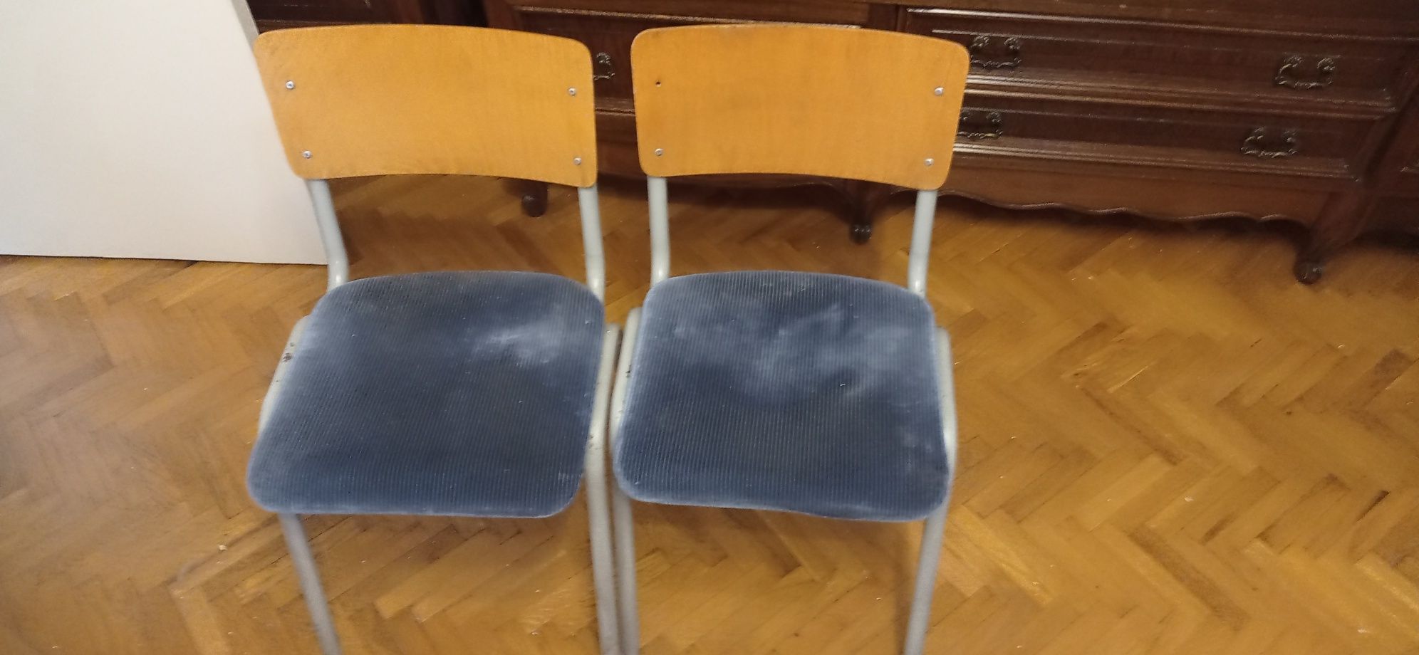 Masa cu doua scaune