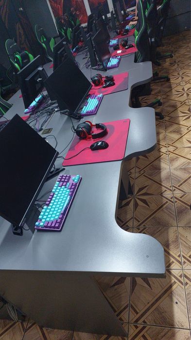 Столы для компьютерного клуба