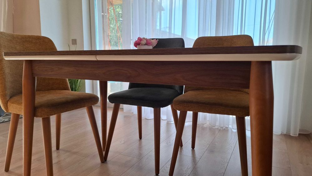 Трапезна маса без столове