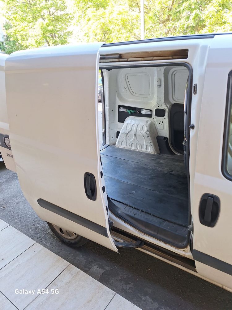 Vand sau schimb Fiat Doblo, cu masina marfa cu 5 locuri