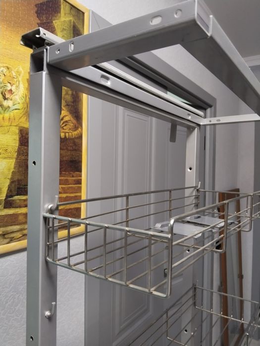 Продам встраиваемую  бутылочную систему в хорошем состоянии.