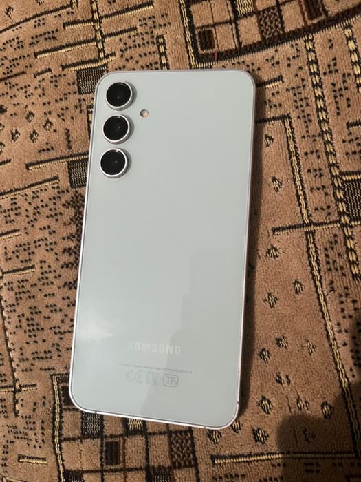 Samsung s23FE с коробкой и ориг зарядкой