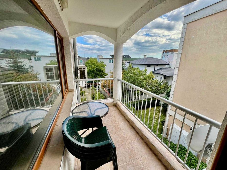 Тристаен апартамент в централната част, Първа линия, Ниска такса