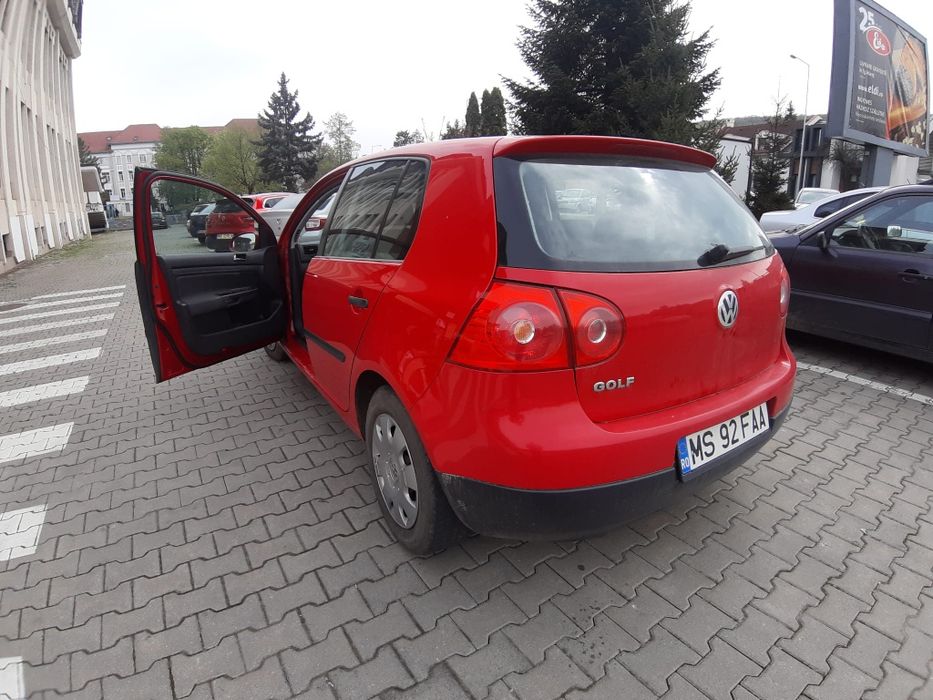 Volkswagen Golf 5 – 1.4 benzină  an 2004