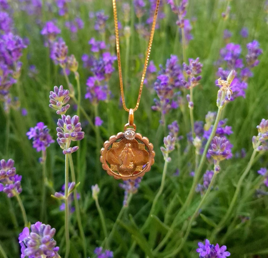 Pandantiv antic Fecioara Maria din aur de 14K cu diamant natural