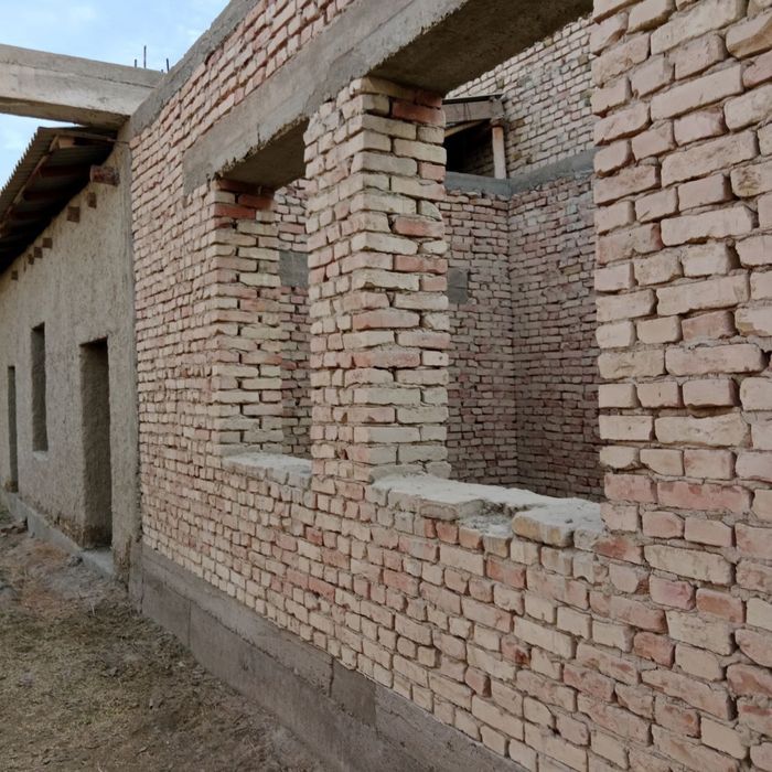 Ромитан сентрда курилиши тугалланмаган участка сотилади 4.6 сотих. Тел