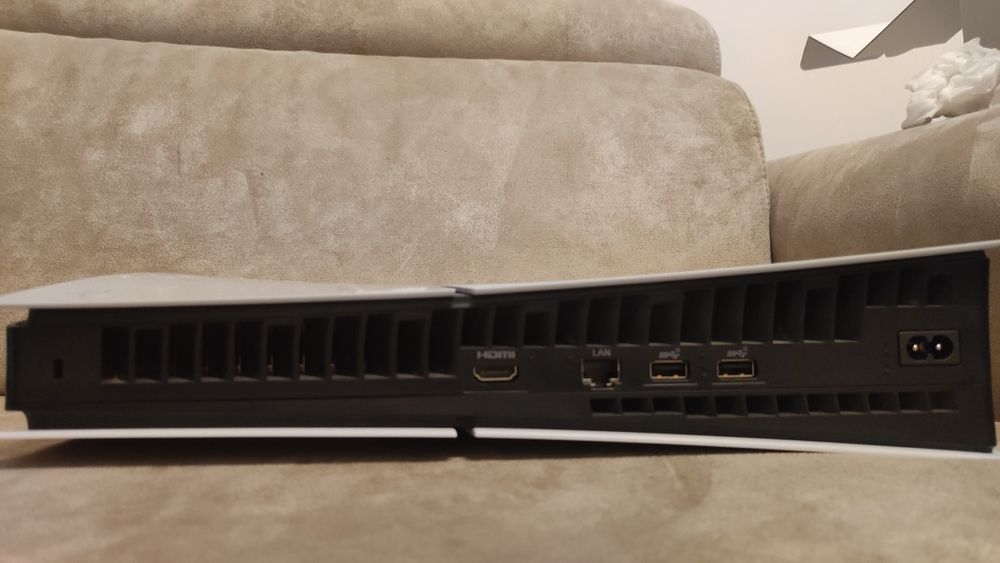 Playstation 5 Digital edition ДВА ДЖОЙСТИКА и още една година гаранция