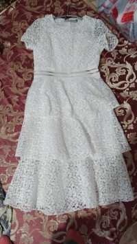 Платье коктейльное белого цвета. Длина французская.цена 15000.тенге...