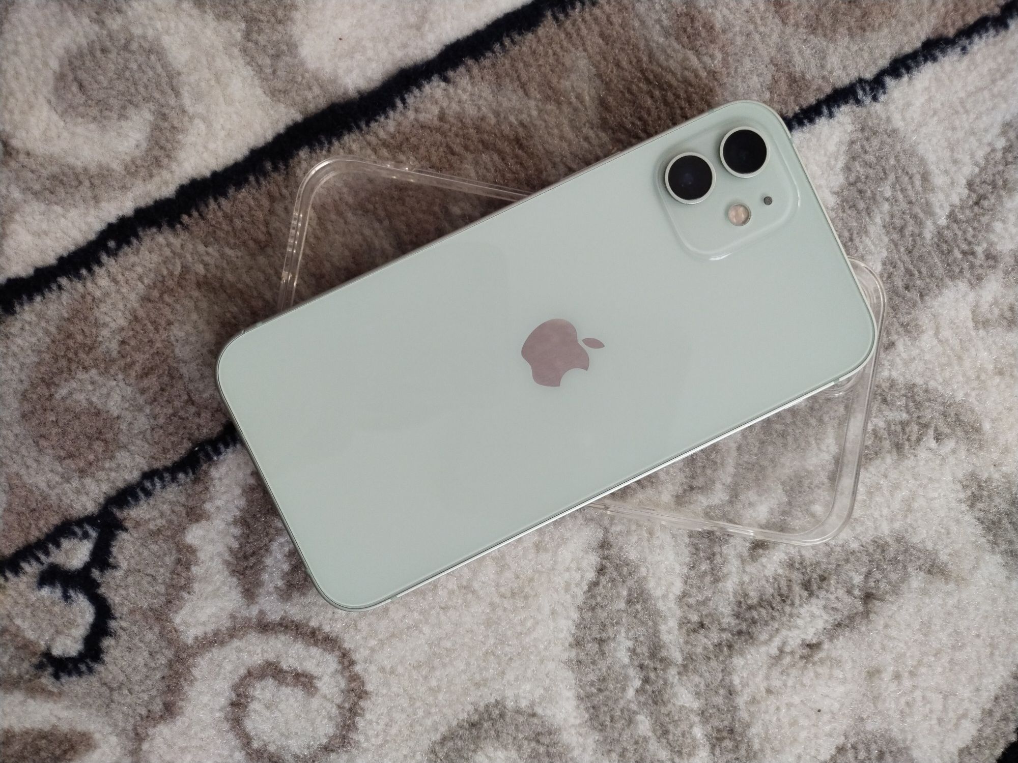 Iphone 12 sotiladi