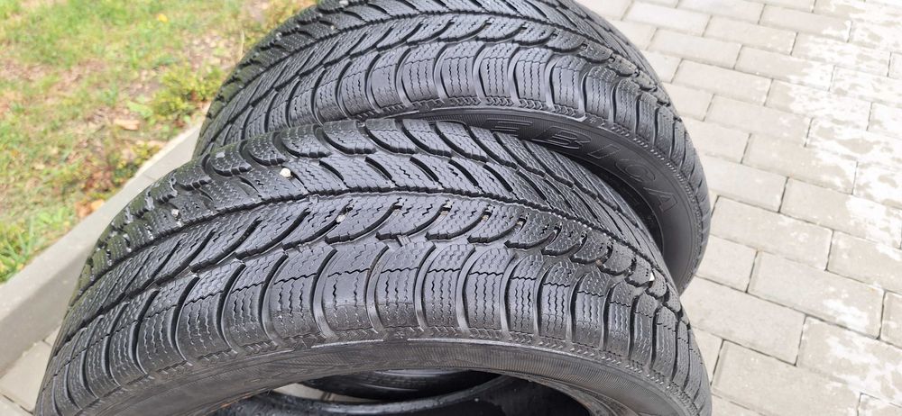 Продавам зимни гуми 2 бр. DEBICA