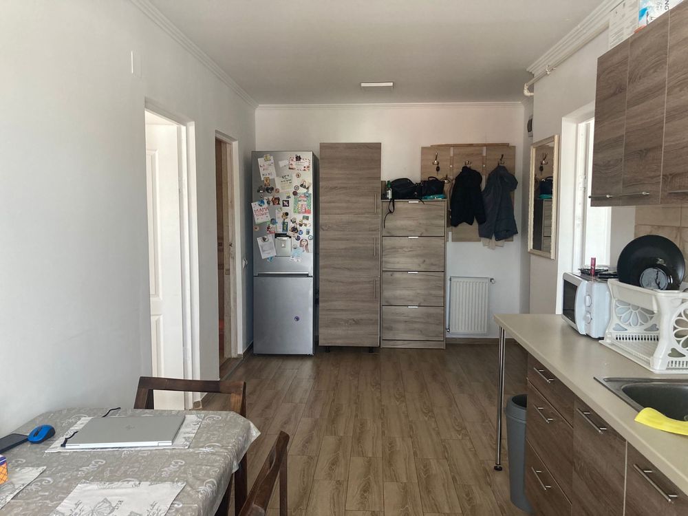 Inchiriez apartament 2 camere separate