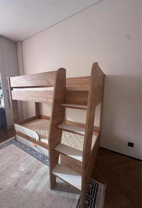 Двухярусная кровать