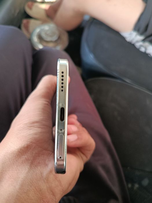 Huawei nova 12s.