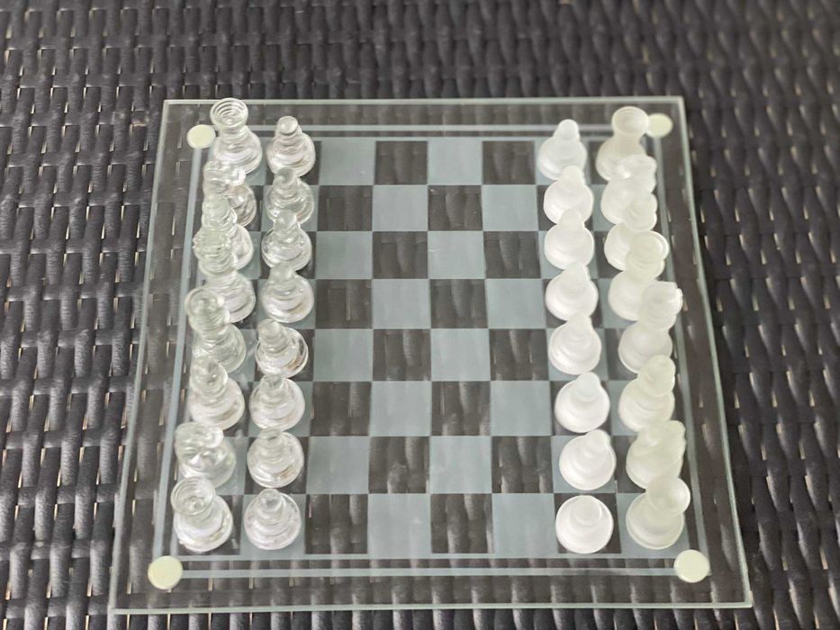 Шах стъклен шах - чисто нов.