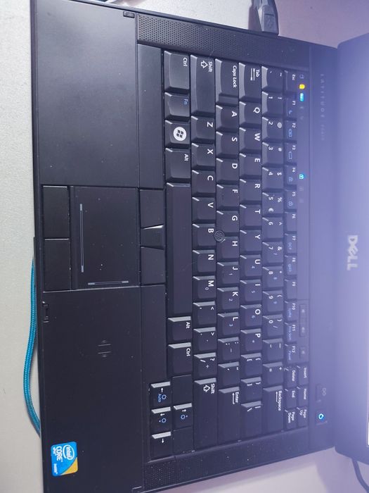 Продавам Dell latitude E6410 Лаптоп