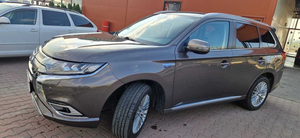 Mitsubischi Outlander 2.4 PHEV Hybtrid /Plug In /Carlig / RAR Efectuat