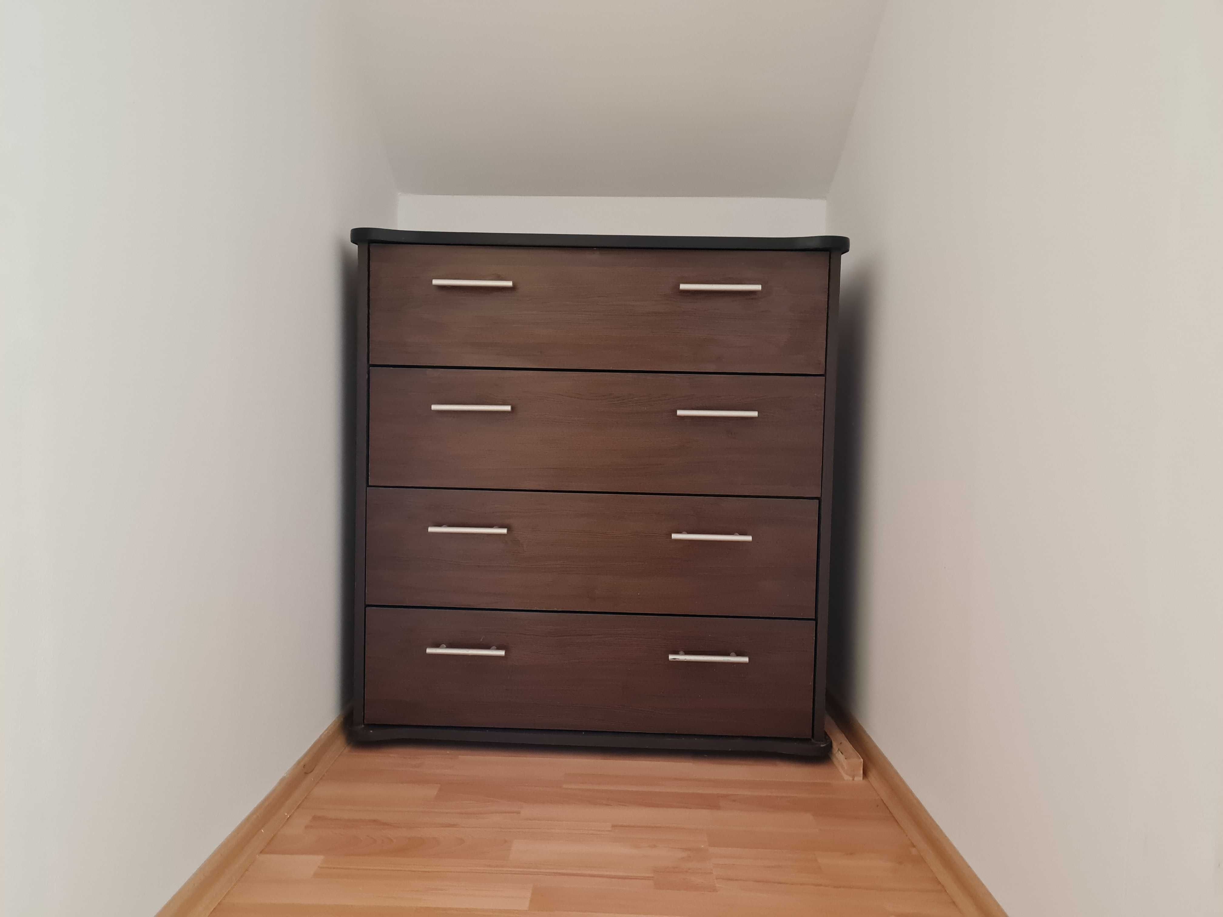 Inchiriez apartament 2 dormitoare+living in Vasile AAron(Semaforului)