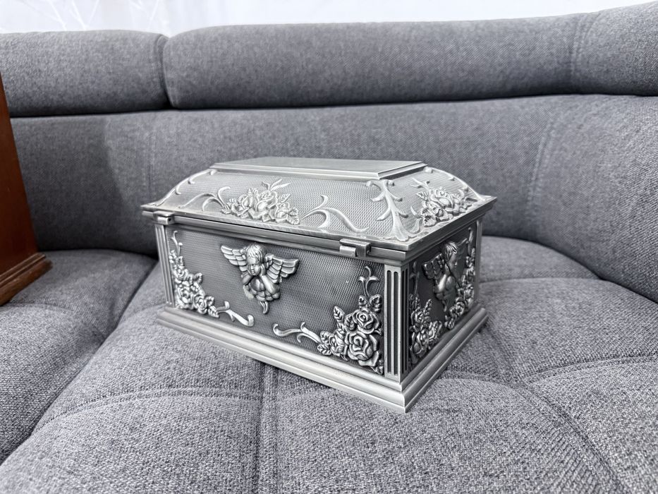 Cutie dijuterii din antimoniu