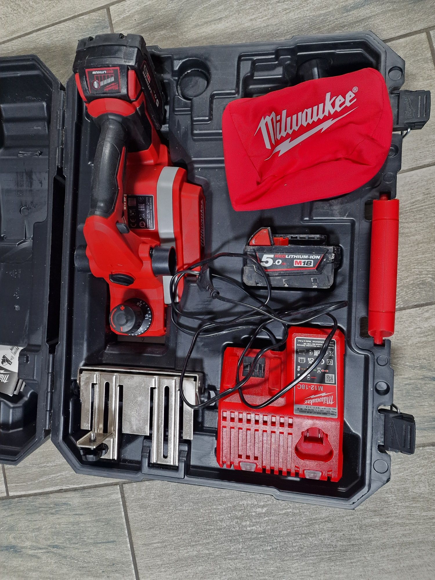 Акумулаторно ренде Milwaukee M18 BP