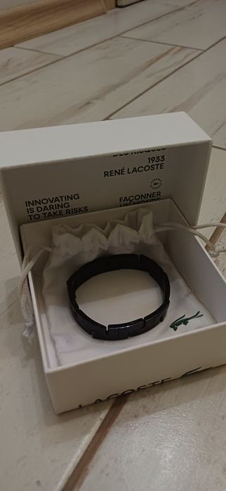 Черна гривна Lacoste