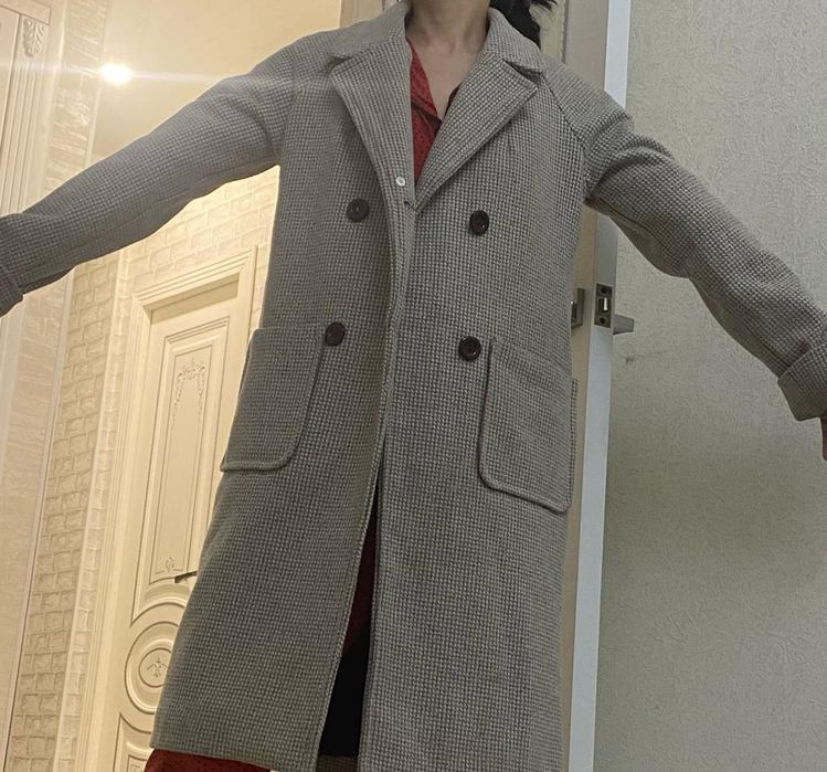 Продается демисезонное  пальто