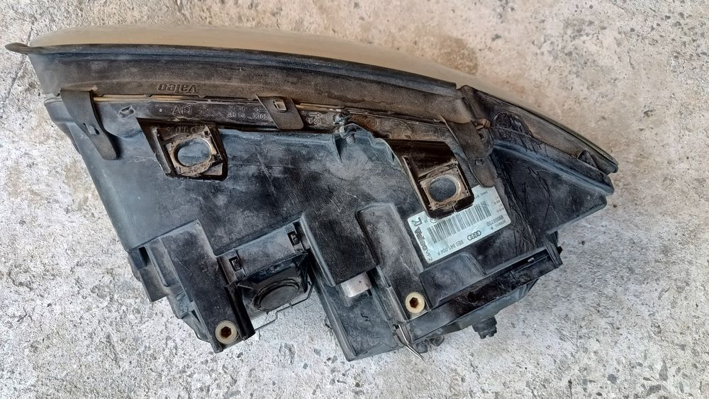 Десен фар за АУДИ А4 Б6